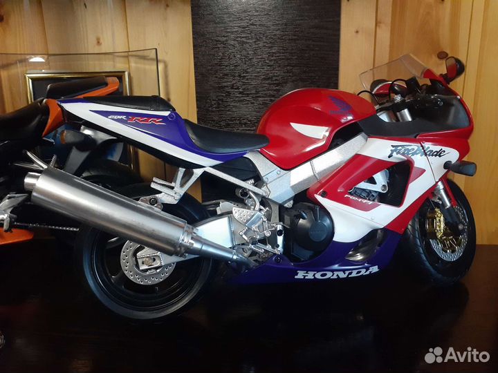 Модель мотоцикла honda 1/6