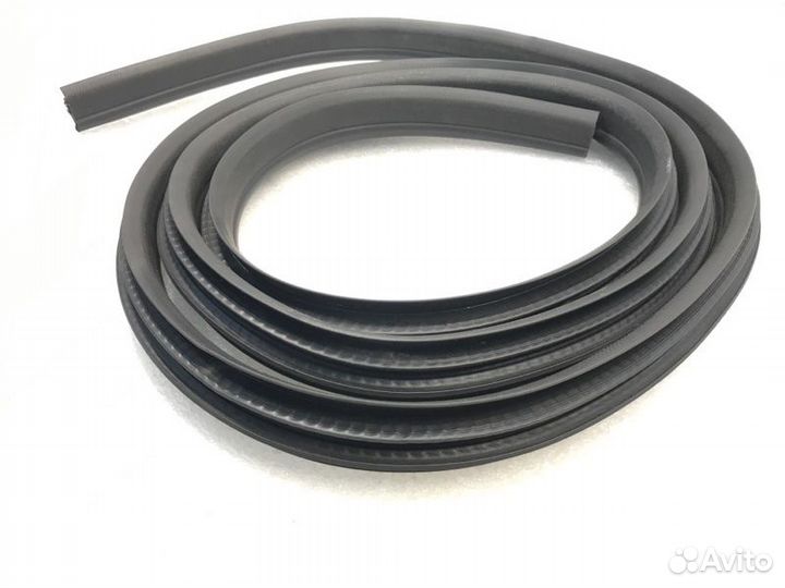 Уплотнитель двери задний правый Ford Mondeo седан