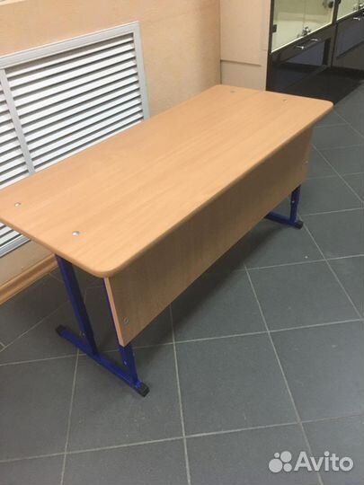 Новая школьная парта для младшего возраста
