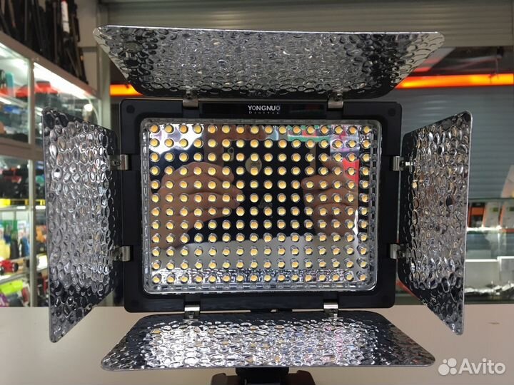 Свет YongNuo YN 160III +акб, З.У