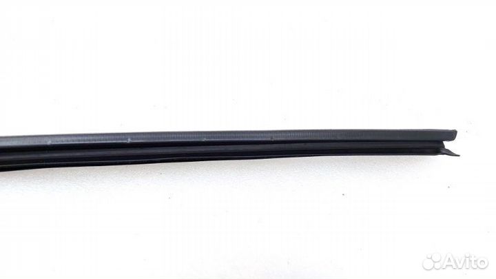 Уплотнитель стекла двери передний левый Audi Q7 4M