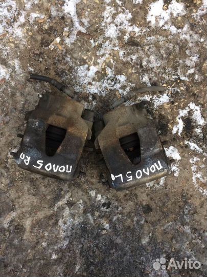 Суппорт передний Фабия 2 Поло 5 2012 год