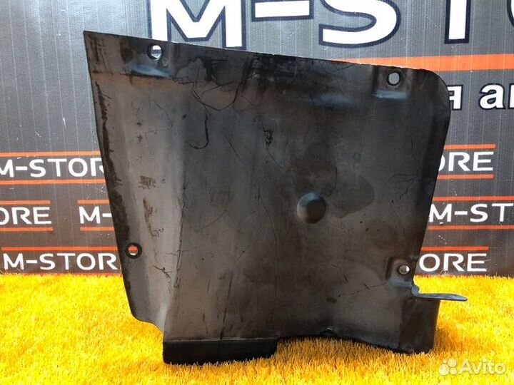 Подкрылок передний левый Mercedes-Benz C-Class