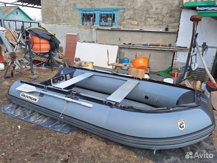 Лодка вёсельная,под мотор