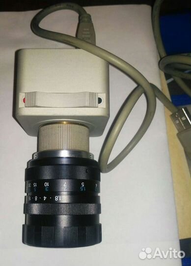 Камера с объективом Avenir