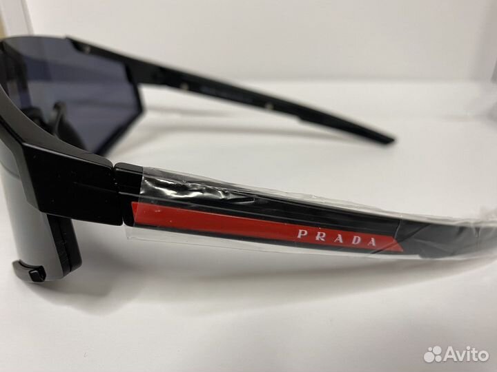 Солнцезащитные очки prada