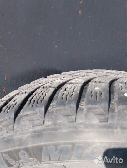 Michelin Agilis X-Ice North 215/55 R17