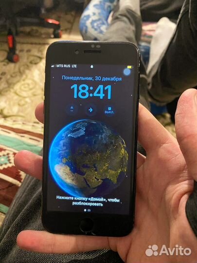 iPhone SE, 64 ГБ