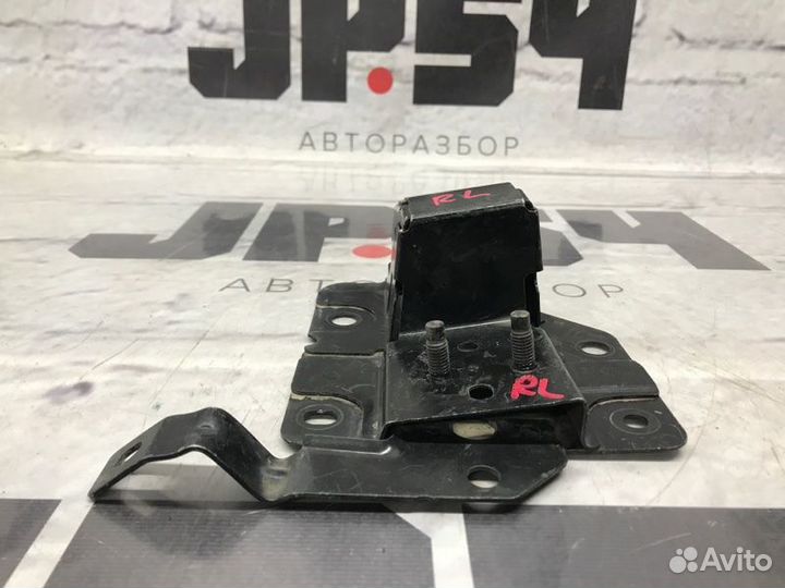 Кронштейн усилителя бампера задний левый Nissan