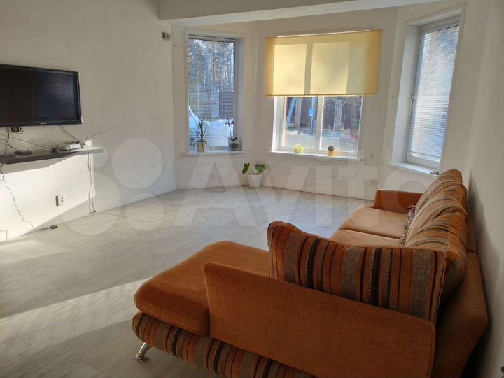 Коттедж 162 м² на участке 8 сот.