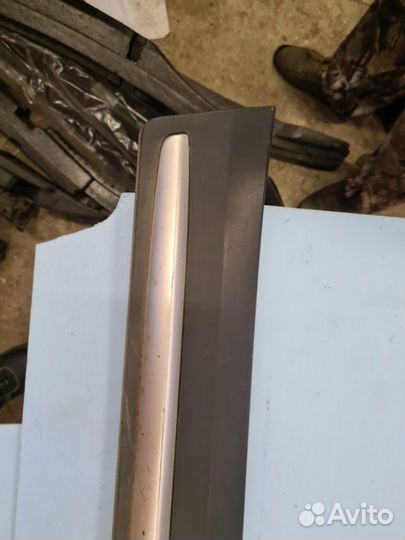 Молдинг двери передний левый Geely Atlas NL