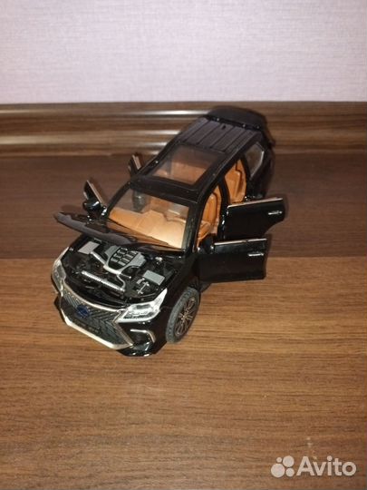 Модель автомобиля Lexus lx570 1:24