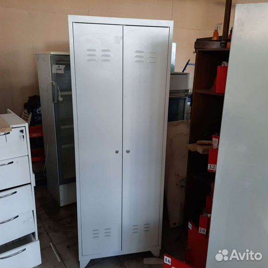 Шкаф металлический для одежды