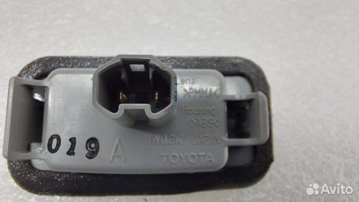 Плафон подсветки номера Toyota Camry 70 2arfe 2021