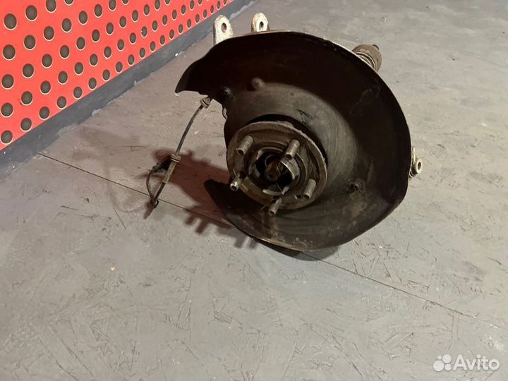 Кулак задний правый Land Rover Range Rover Vogue