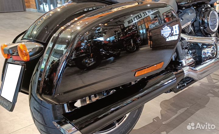 Sport Glide Harley-Davidson Softail Vivid Black 20