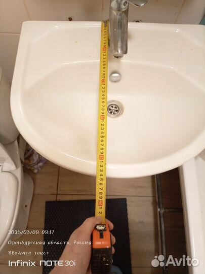 Тумба для ванной с раковиной в заборе