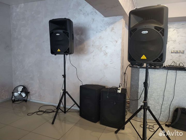 Активная акустическая система behringer B615D