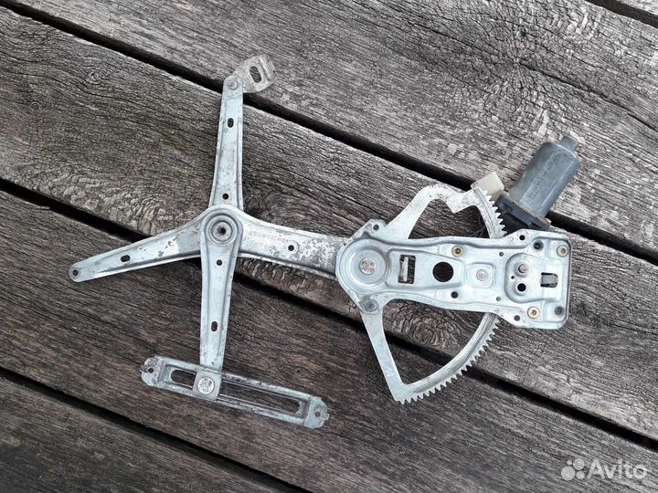 Стеклоподъёмник передний Mercedes C180 W202