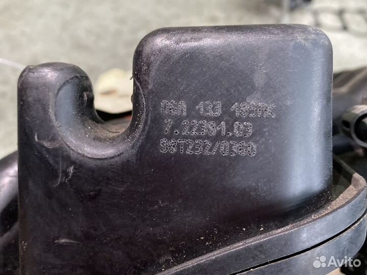 Впускной коллектор Volkswagen Golf 4 1.6 AKL