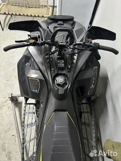 Ski-Doo Summit 850 turbo