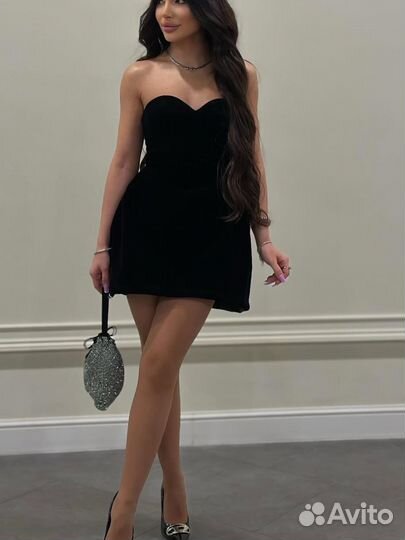 Бархатное платье со шнуровкой