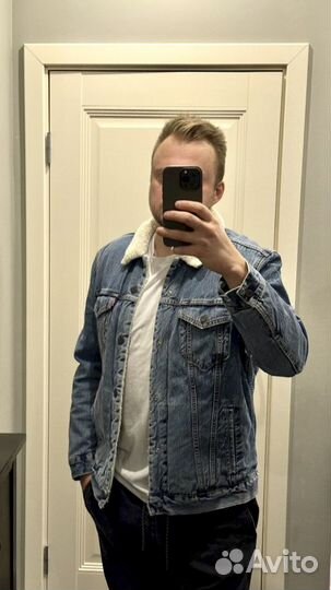 Levis Sherpa Trucker