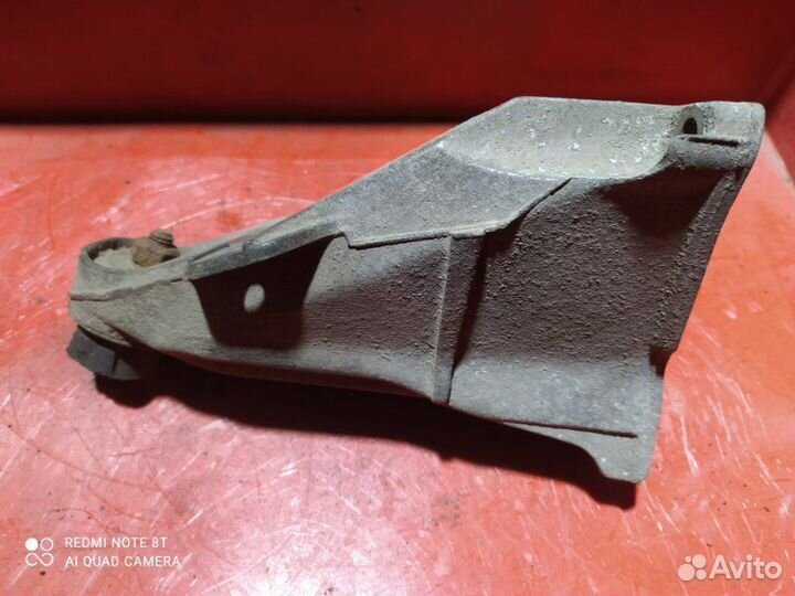 Опора двигателя Audi 80 B4 седан 2.0I 1992