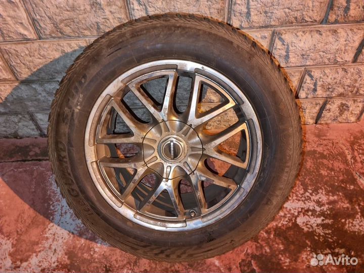 Продаю комплект зимней резины на литых дисках