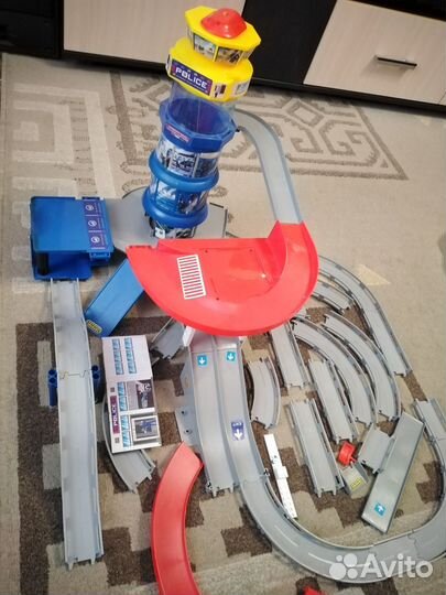 Игрушка парковка