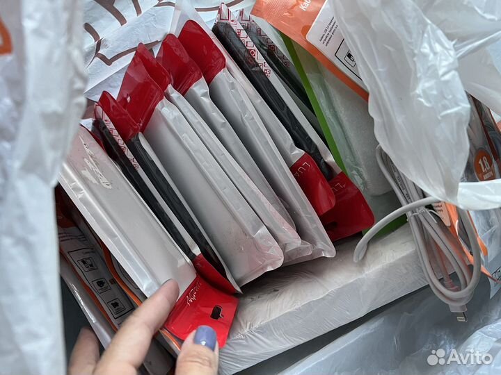 Чехлы новые iPhone/зарядное устройство/опт