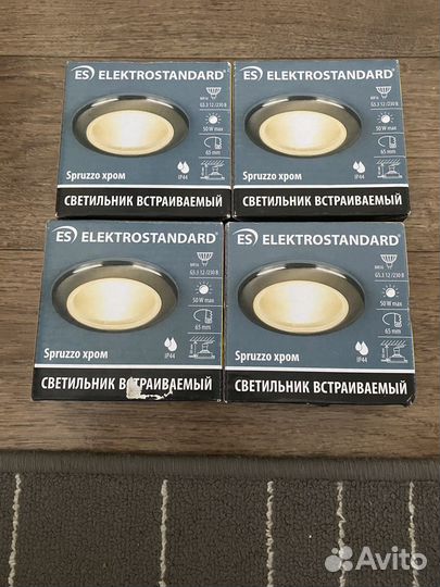 Потолочный встраиваемый светильник