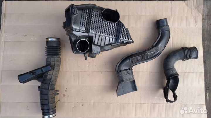 Корпус воздушного фильтра Renault Logan 2