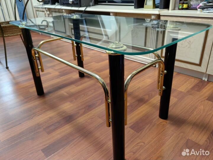 Стол стеклянный журнальный