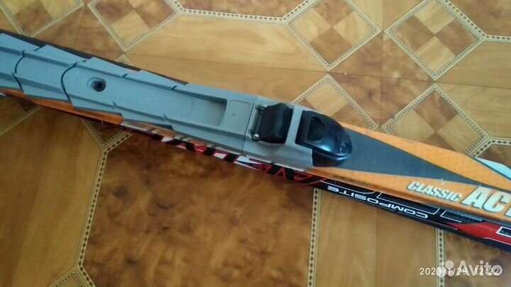 Лыжы с палками, и обувь