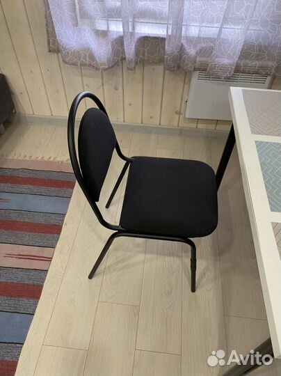 Стол со стульями