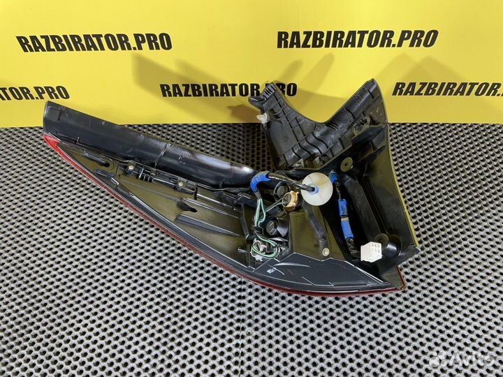 Фонарь задний правый Mazda 5