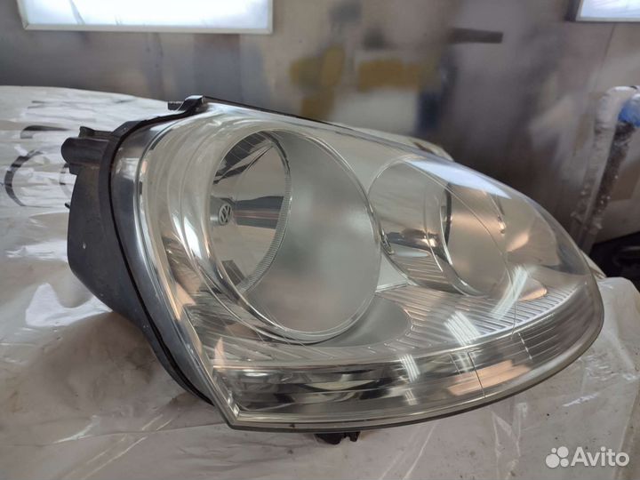 Правая фара Vw Jetta V