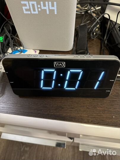 Электронные часы - будильник с AM/FM радио