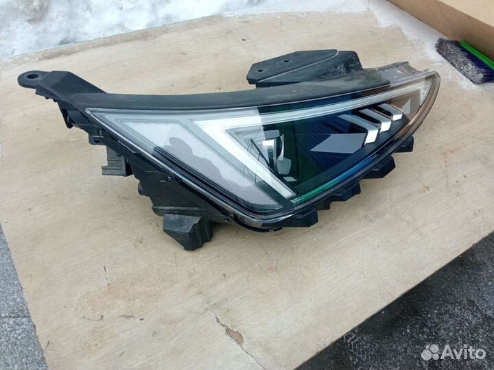 Фара правая Hyundai Elantra 6 LED оригинал