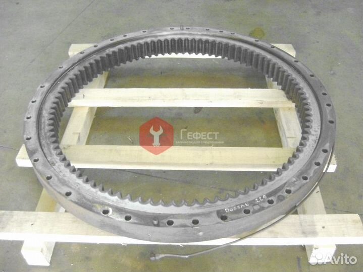 Опорно-поворотный круг R130W-3 81E3-10010