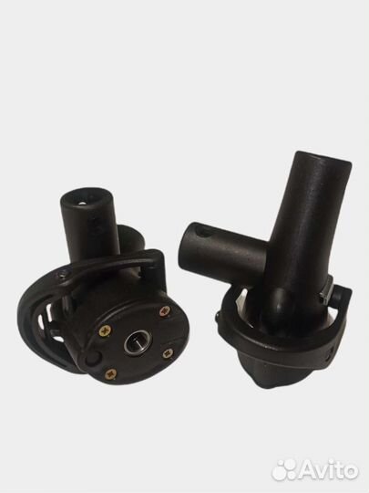 Крепление вилки поворотного колеса коляски