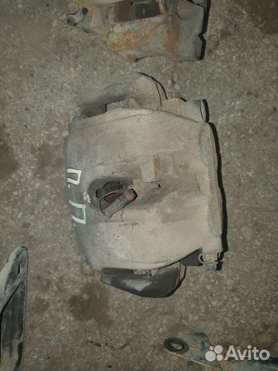 Суппорт тормозной передний Мерседес W164 W251 прав