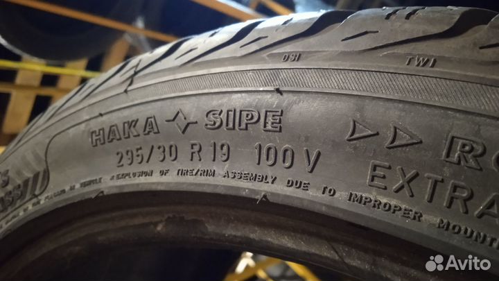 Nokian Tyres WR 295/30 R19