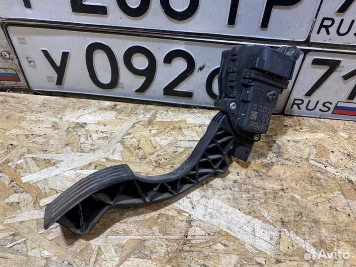 Педаль газа Ford Focus 2 седан 1.8 2009