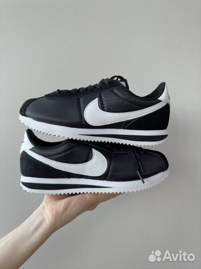 Кроссовки женские черные