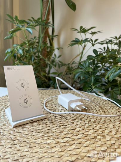 Беспроводное зарядное устройство InterStep 10Qi2C