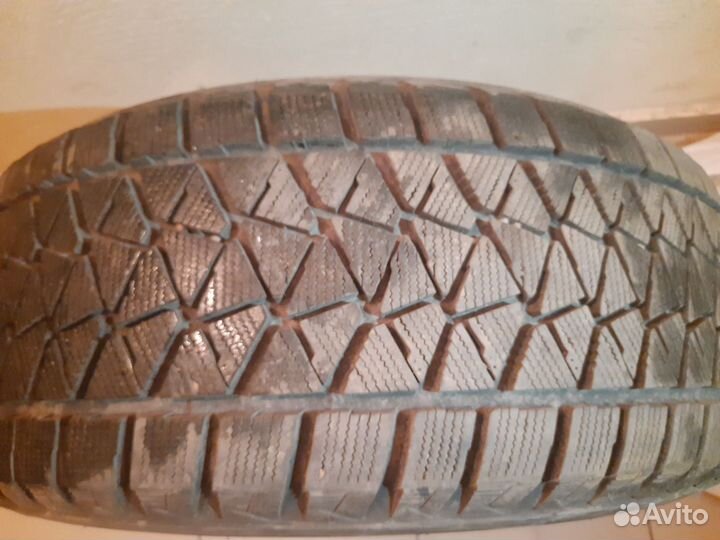 Bridgestone Blizzak DM-V2 275/55 R20 117T