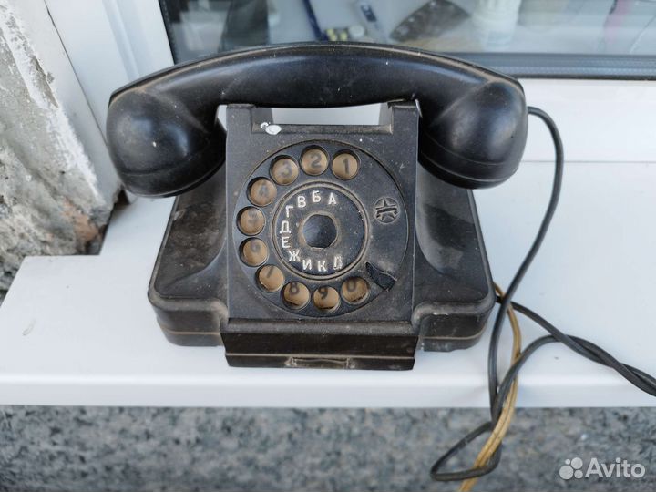 Старинный телефон
