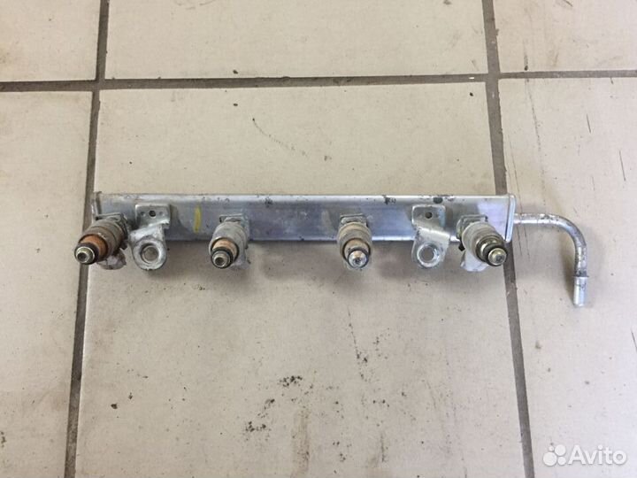 Форсунка топливная рампа Mitsubishi Colt Z30 1.3